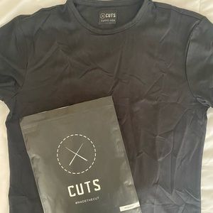 NWT CUTS Crew Curve Hem Men’s shirt